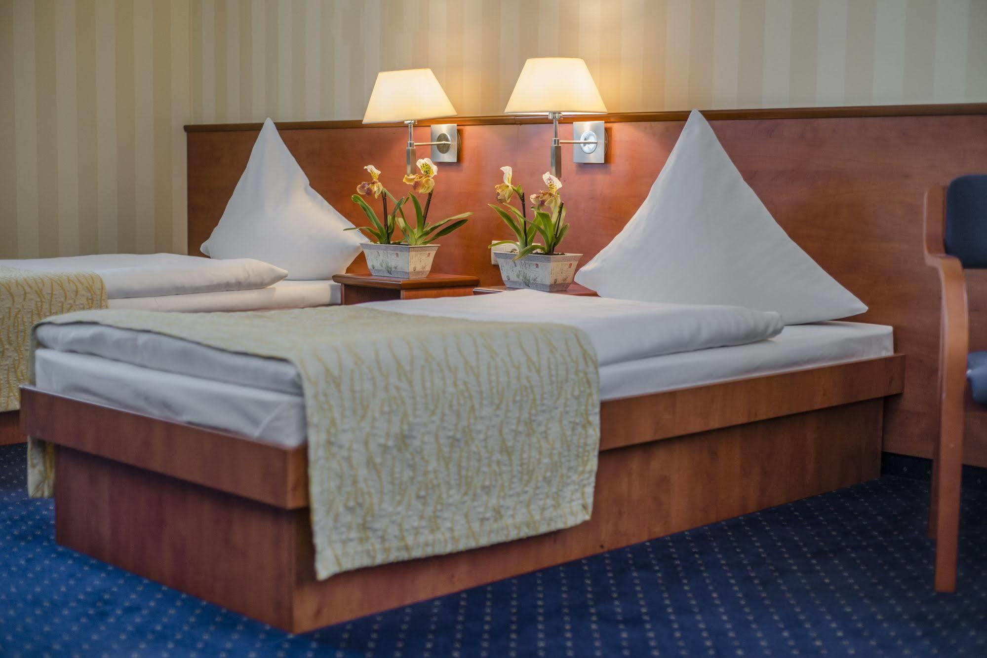 Business Hotel Vega Wrocław Eksteriør bilde