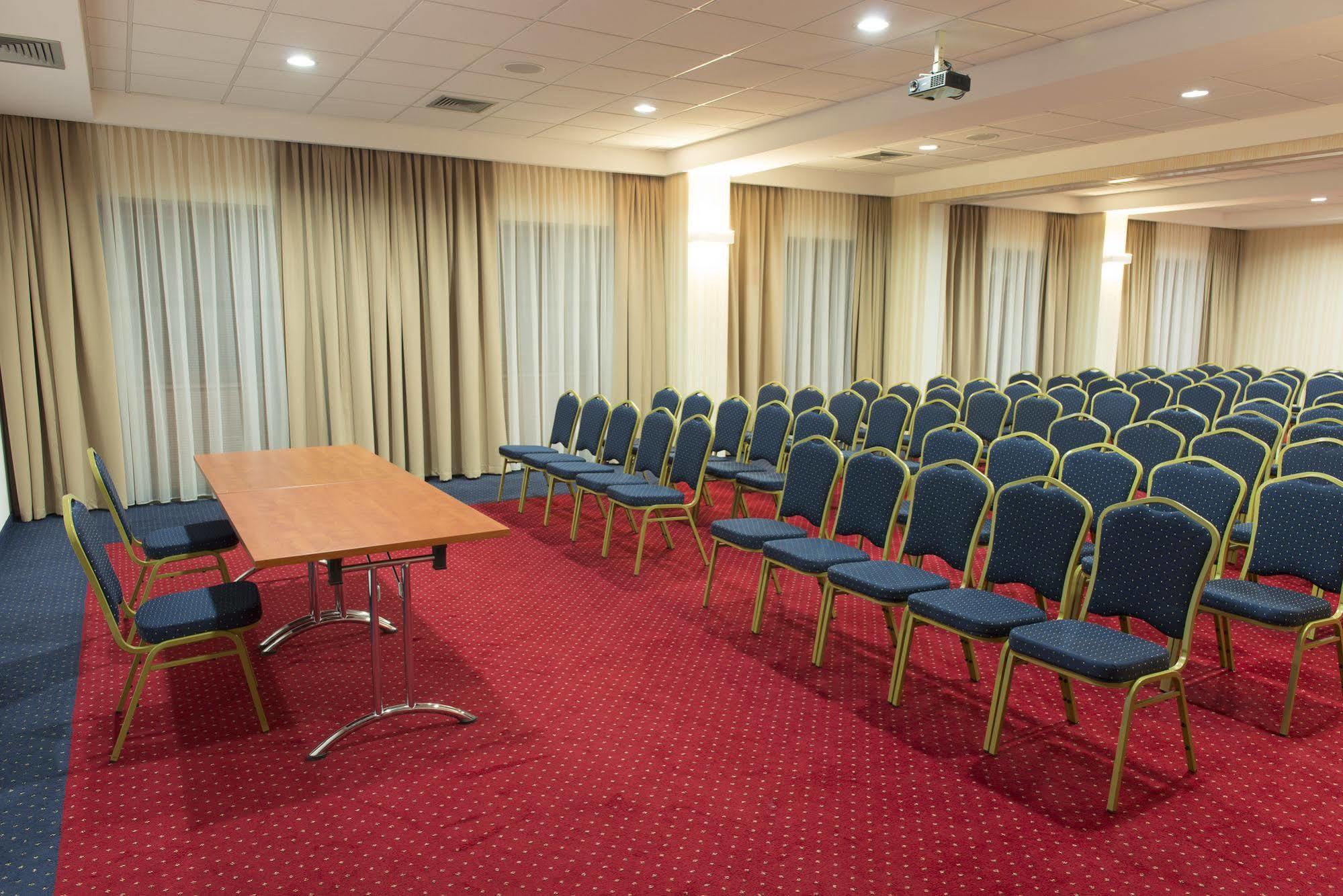 Business Hotel Vega Wrocław Eksteriør bilde